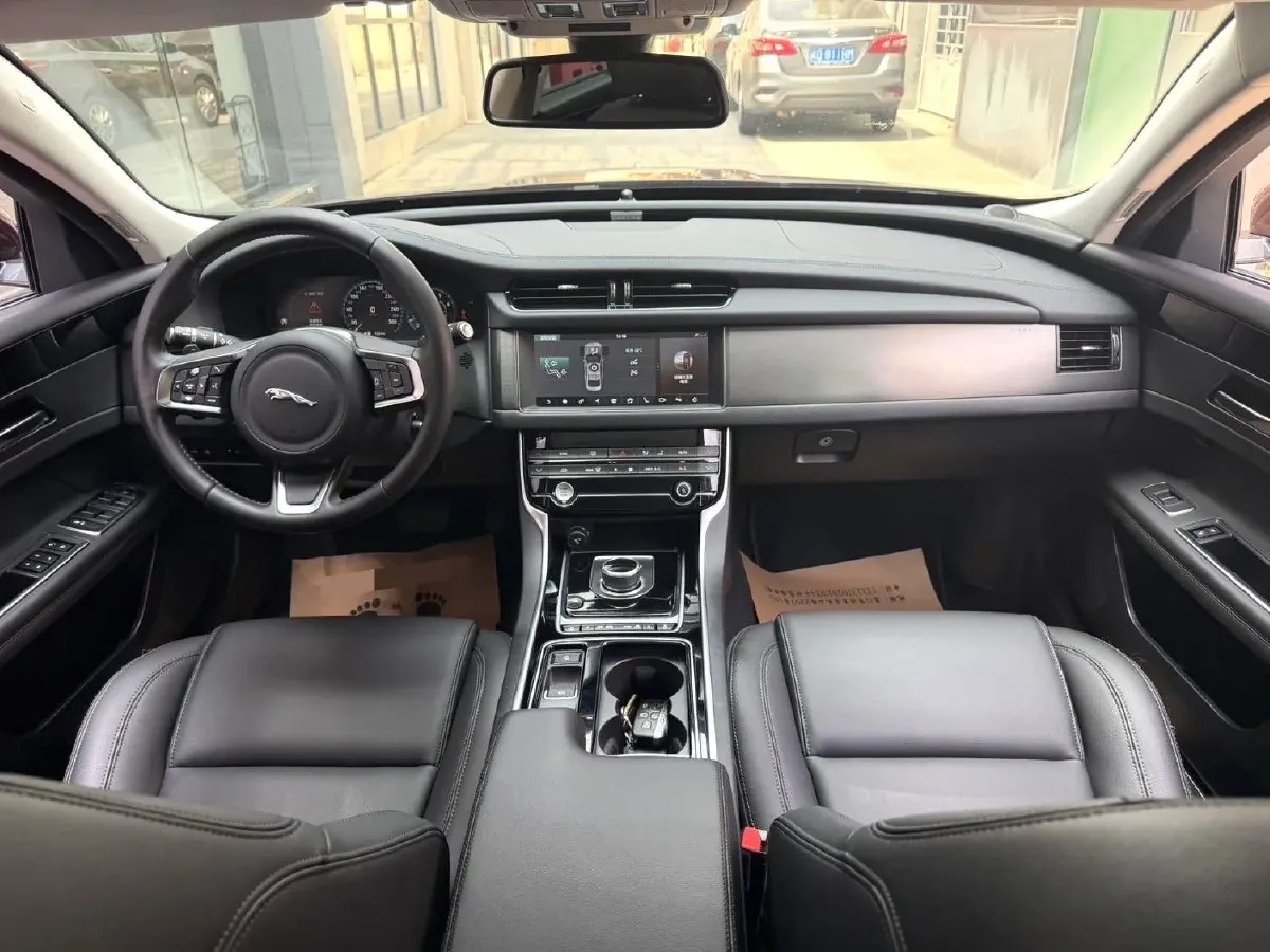 2020 Jaguar XFL 2.0T 200HP L4 8AT,autocango,china used car exporter,china ev exporter,chinese used car exporter,chinese used ev exporter