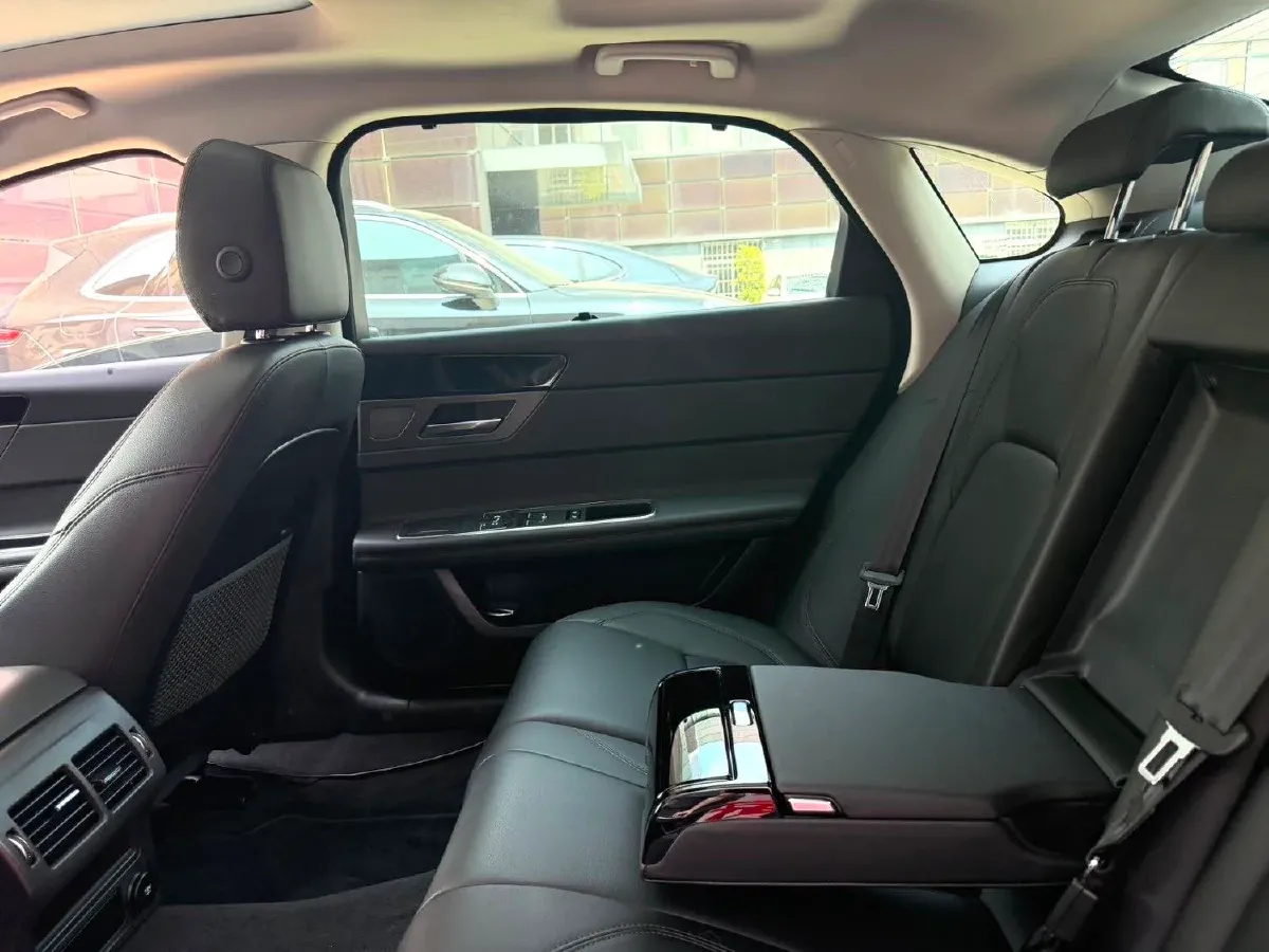 2020 Jaguar XFL 2.0T 200HP L4 8AT,autocango,china used car exporter,china ev exporter,chinese used car exporter,chinese used ev exporter