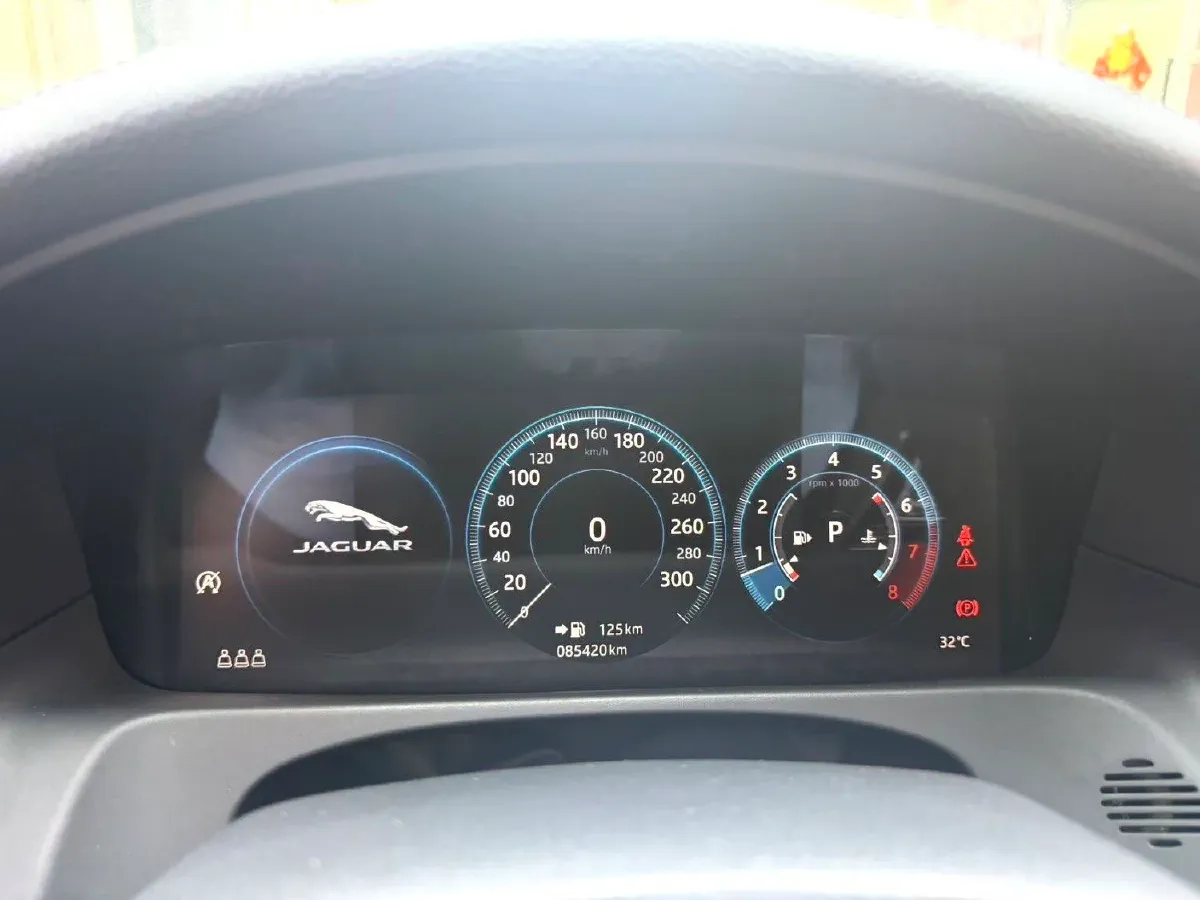 2020 Jaguar XFL 2.0T 200HP L4 8AT,autocango,china used car exporter,china ev exporter,chinese used car exporter,chinese used ev exporter