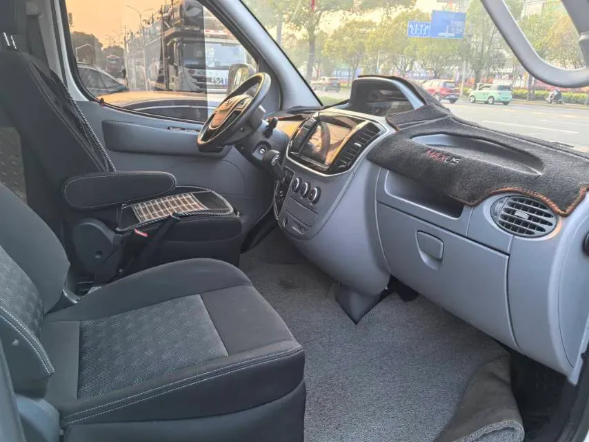 2019 MAXUS XinTu V80 2.0T 139HP L4 6MT,autocango,china used car exporter,china ev exporter,chinese used car exporter,chinese used ev exporter