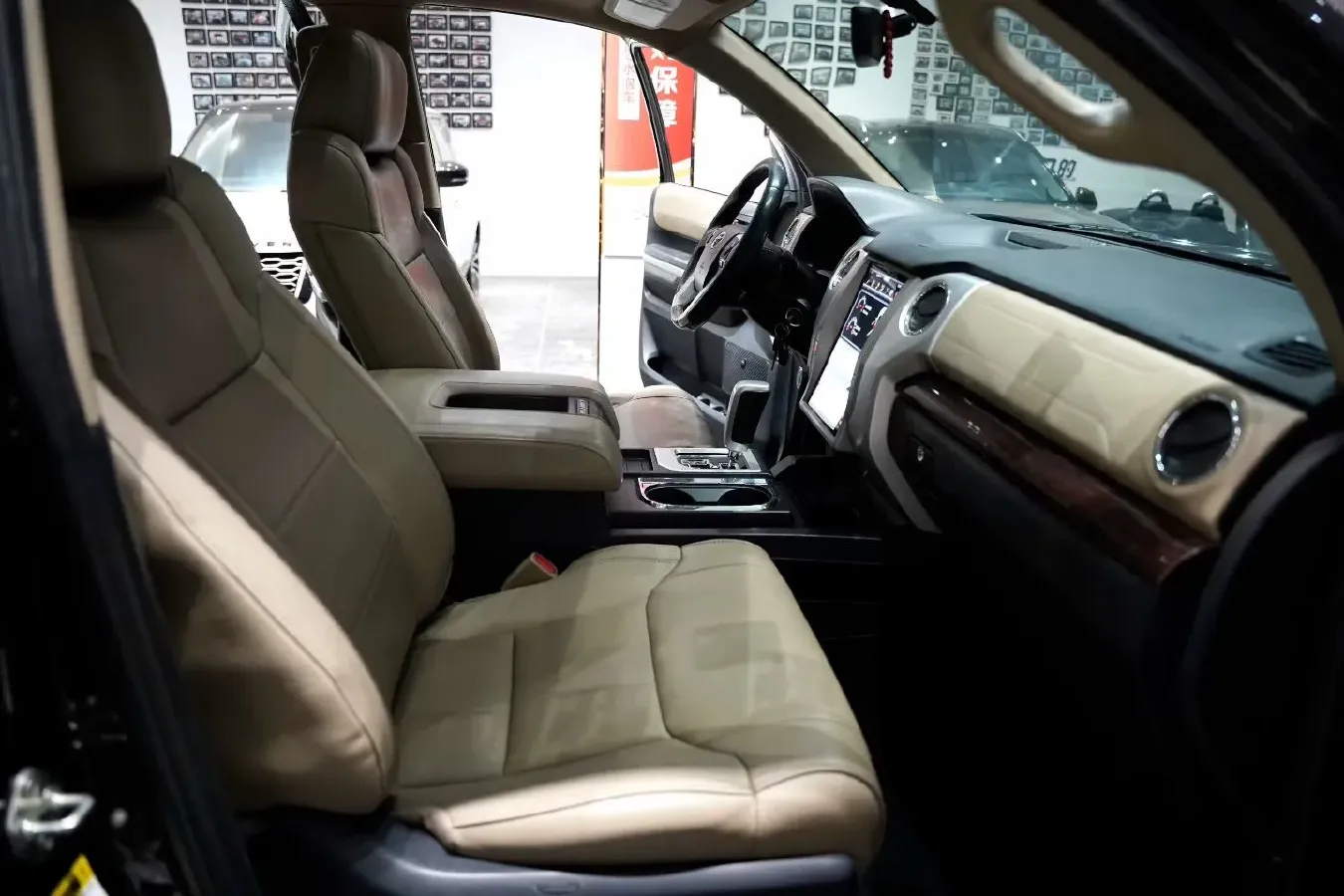 2017 Volkswagen Tiguan L 2.0T 220HP L4 7DCT,autocango,china used car exporter,china ev exporter,chinese used car exporter,chinese used ev exporter