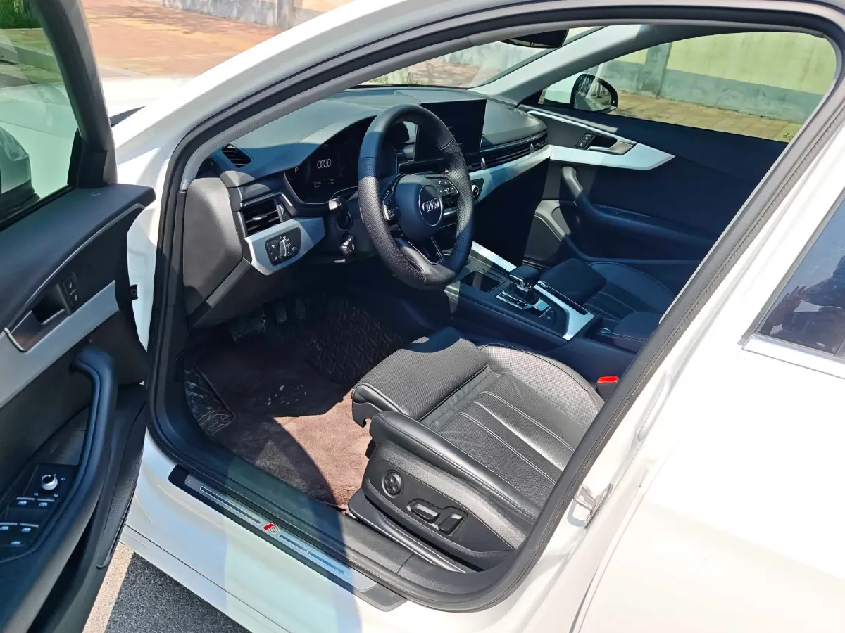 2023 Audi A4L 2.0T 190HP L4 7DCT,autocango,china used car exporter,china ev exporter,chinese used car exporter,chinese used ev exporter