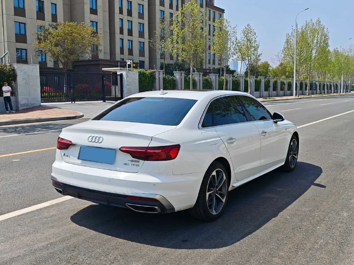 2023 Audi A4L 2.0T 190HP L4 7DCT,autocango,china used car exporter,china ev exporter,chinese used car exporter,chinese used ev exporter