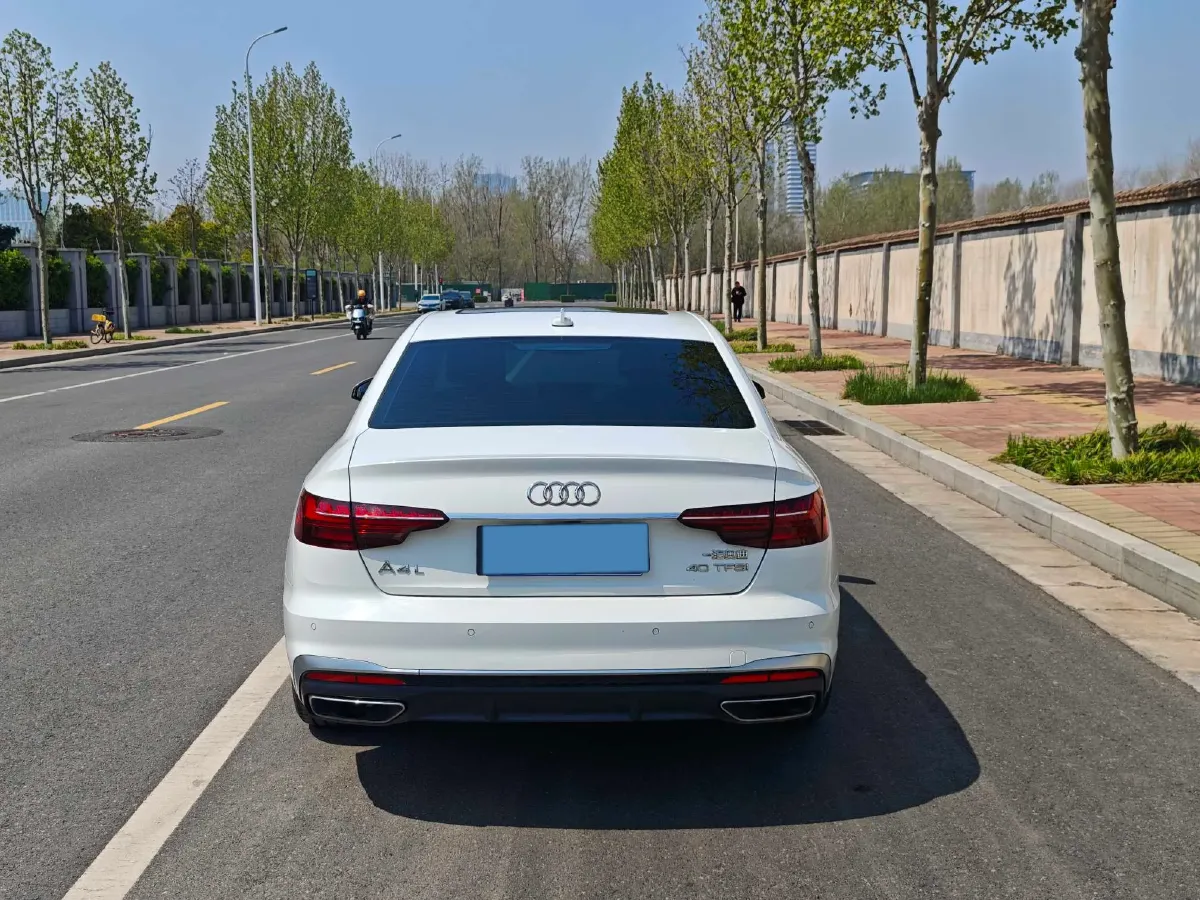 2023 Audi A4L 2.0T 190HP L4 7DCT,autocango,china used car exporter,china ev exporter,chinese used car exporter,chinese used ev exporter