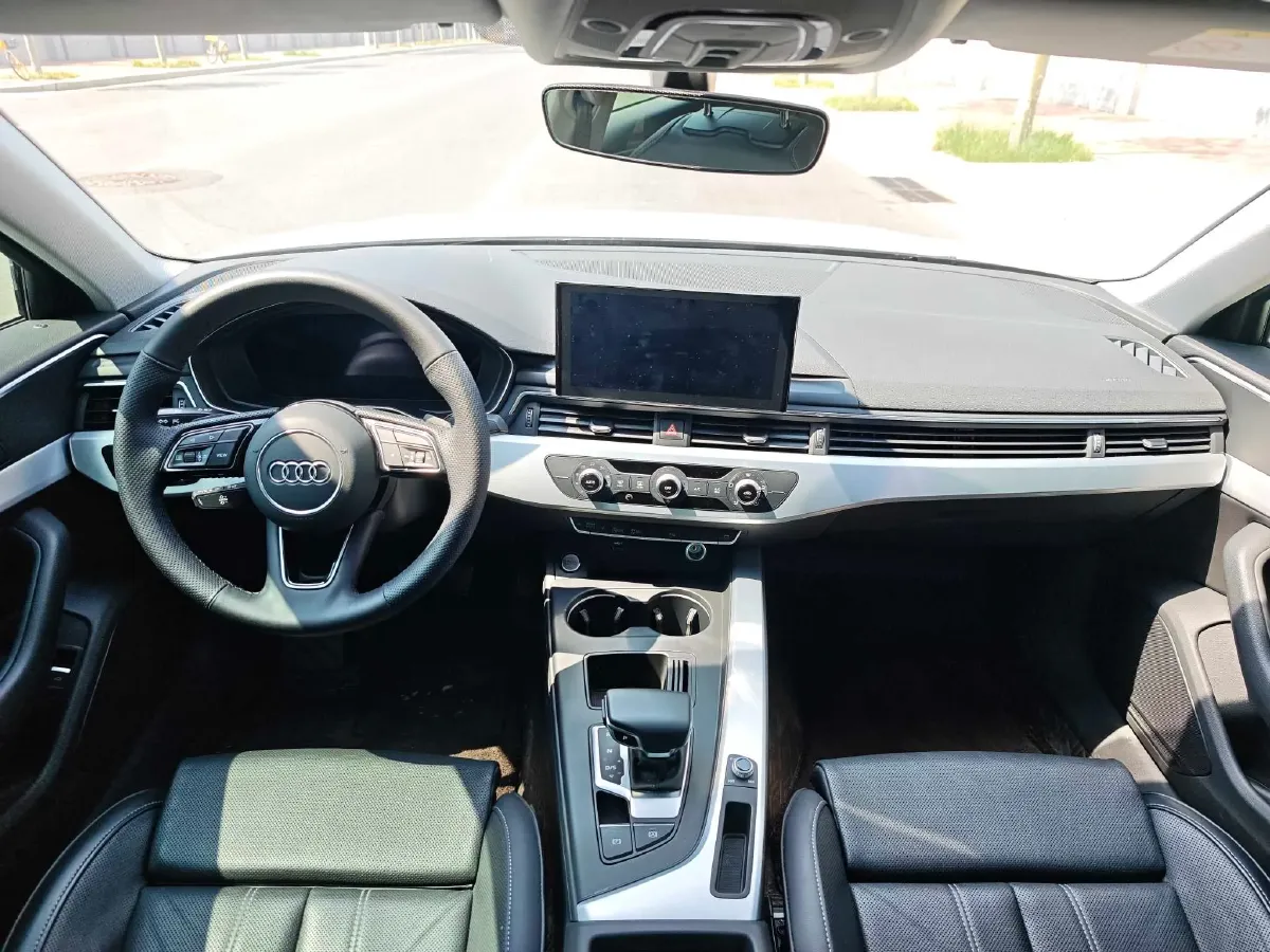 2023 Audi A4L 2.0T 190HP L4 7DCT,autocango,china used car exporter,china ev exporter,chinese used car exporter,chinese used ev exporter