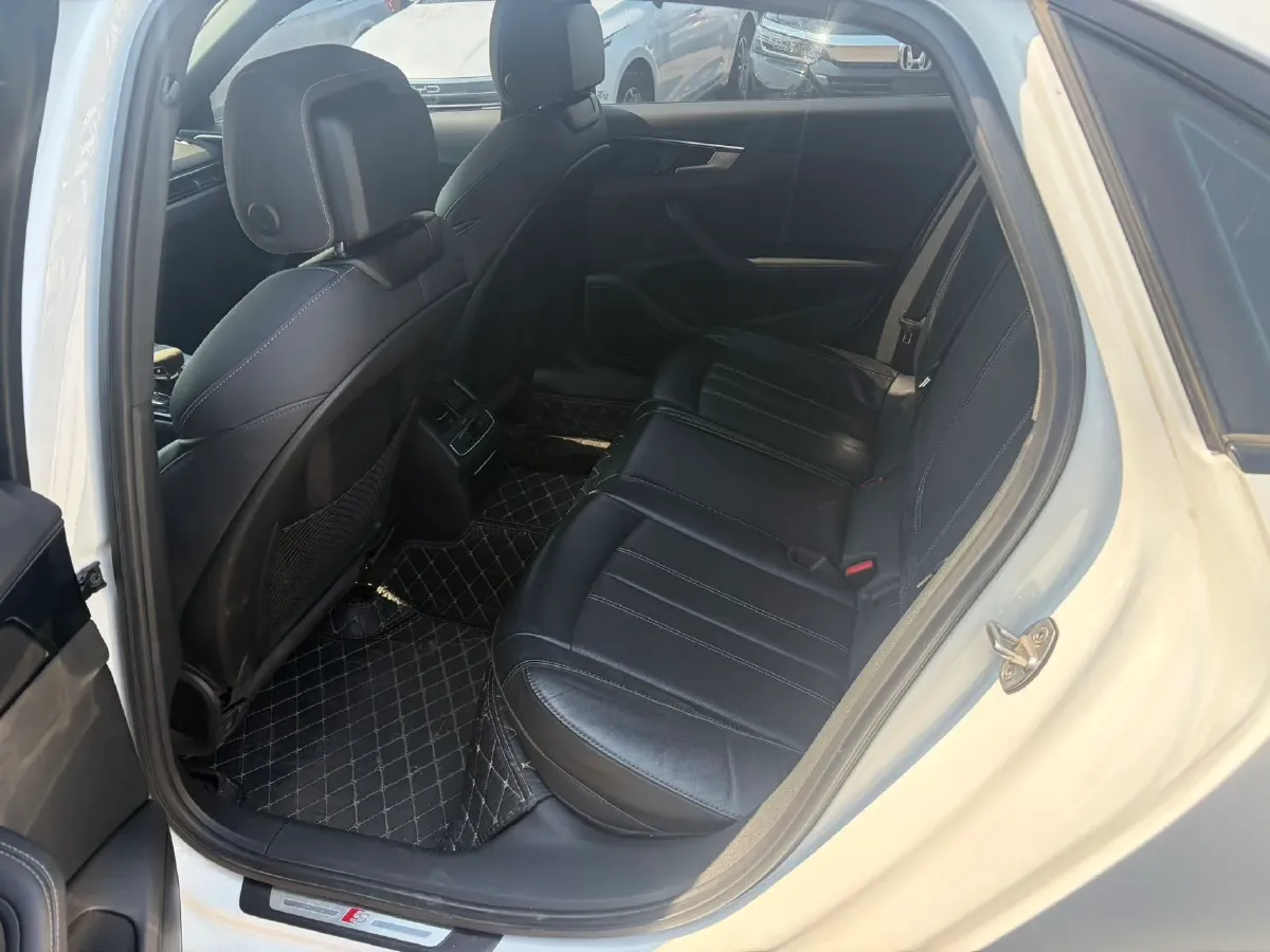 2023 Audi A4L 2.0T 190HP L4 7DCT,autocango,china used car exporter,china ev exporter,chinese used car exporter,chinese used ev exporter