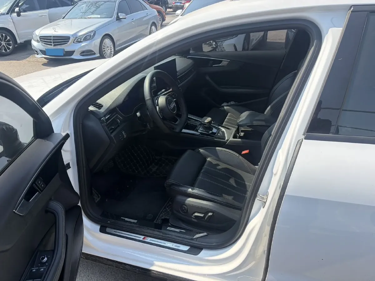 2023 Audi A4L 2.0T 190HP L4 7DCT,autocango,china used car exporter,china ev exporter,chinese used car exporter,chinese used ev exporter