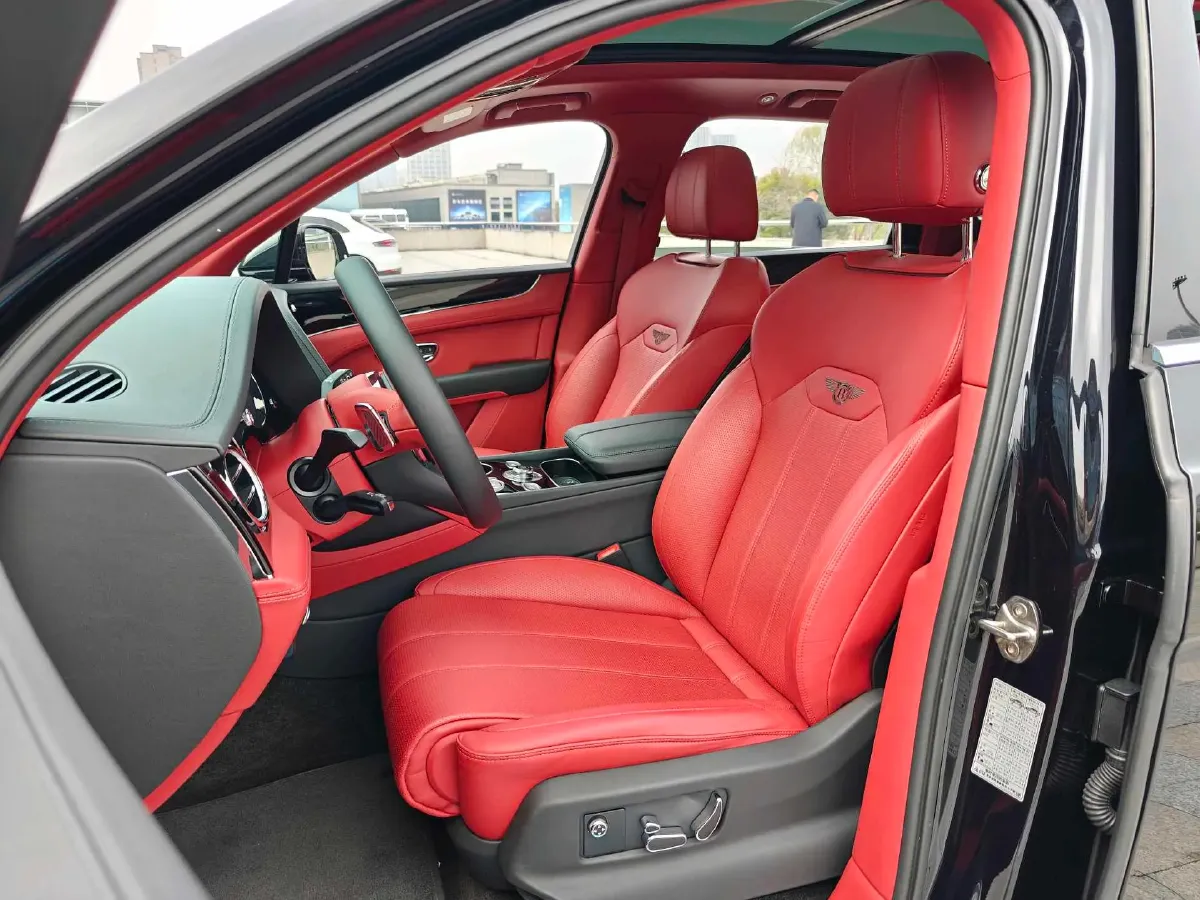 2021 Bentley Bentayga 4.0T 550HP V8 8AT,autocango,china used car exporter,china ev exporter,chinese used car exporter,chinese used ev exporter