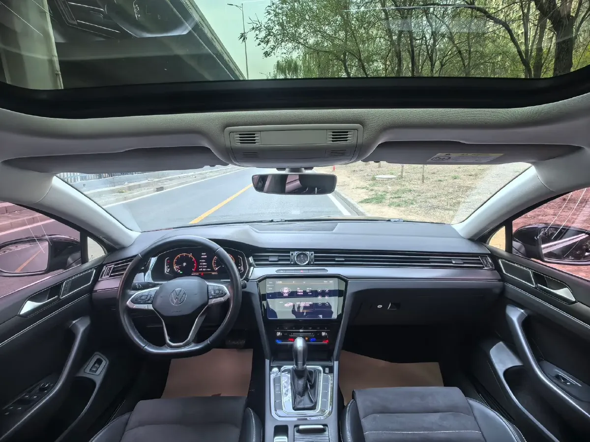 2020 Volkswagen Magotan 2.0T 186HP L4 7DCT,autocango,china used car exporter,china ev exporter,chinese used car exporter,chinese used ev exporter