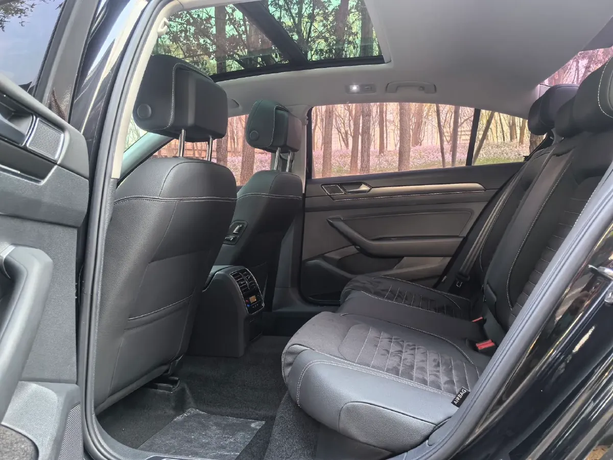 2020 Volkswagen Magotan 2.0T 186HP L4 7DCT,autocango,china used car exporter,china ev exporter,chinese used car exporter,chinese used ev exporter