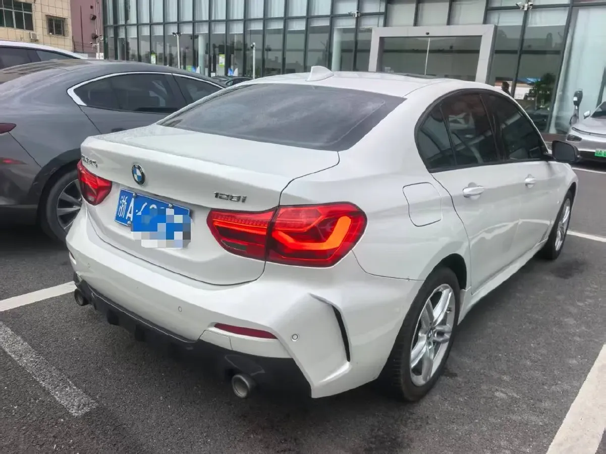 2022 BMW 1 Series 1.5T 140HP L3 7DCT,autocango,china used car exporter,china ev exporter,chinese used car exporter,chinese used ev exporter