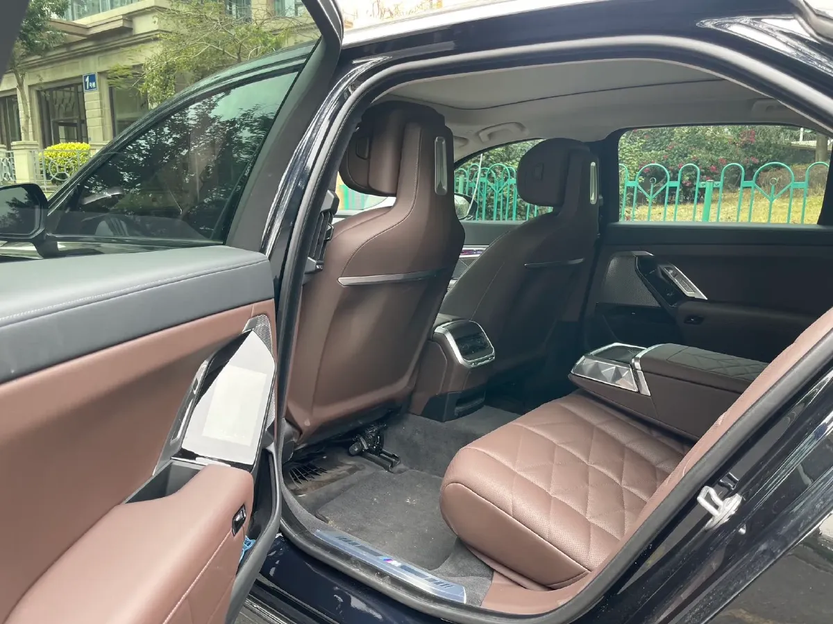 2023 BMW 7 Series 3.0T 272HP L6 8AT,autocango,china used car exporter,china ev exporter,chinese used car exporter,chinese used ev exporter