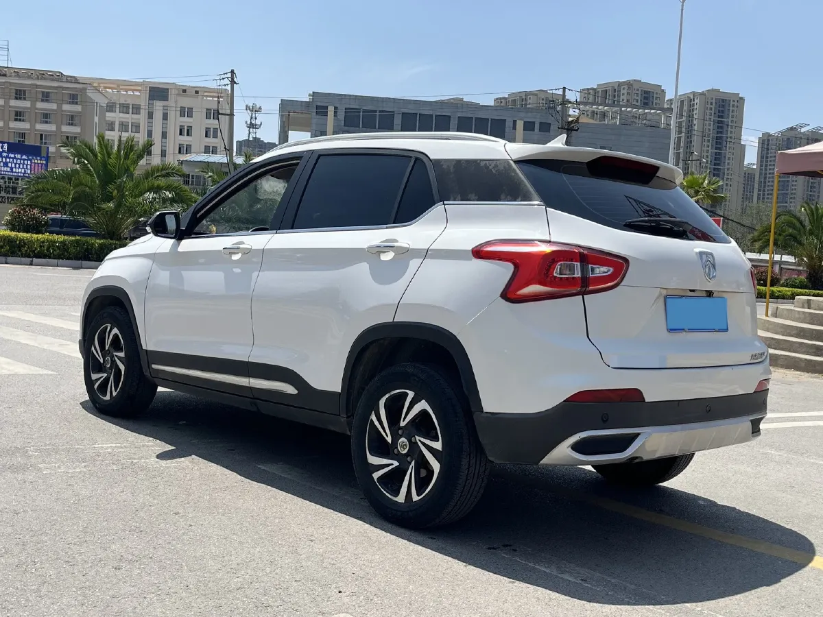 2017 HaiMa S5 Young Edition 1.6L 122HP L4 5MT,autocango,china used car exporter,china ev exporter,chinese used car exporter,chinese used ev exporter