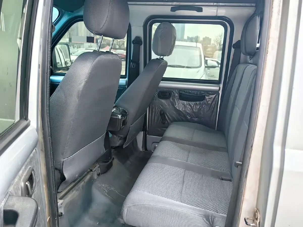 2015 WuLing RongGuang V 1.5L 112HP L4 5MT,autocango,china used car exporter,china ev exporter,chinese used car exporter,chinese used ev exporter