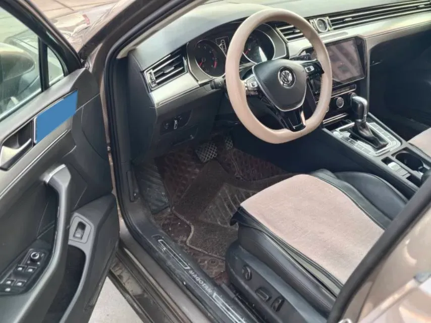 2017 Volkswagen Magotan 1.8T 180HP L4 7DCT,autocango,china used car exporter,china ev exporter,chinese used car exporter,chinese used ev exporter