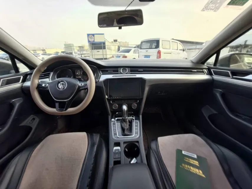 2017 Volkswagen Magotan 1.8T 180HP L4 7DCT,autocango,china used car exporter,china ev exporter,chinese used car exporter,chinese used ev exporter