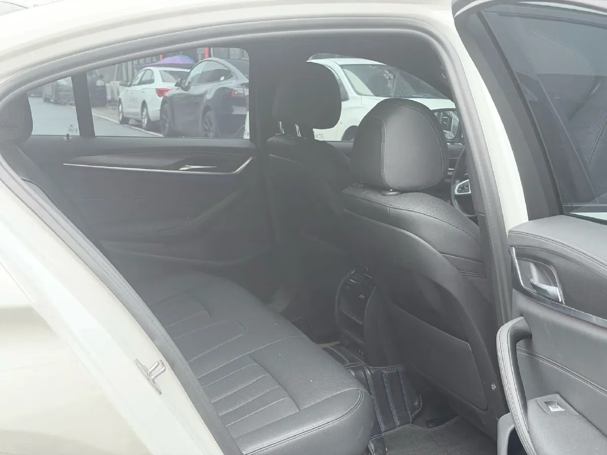 2022 BMW 5 Series 2.0T 184HP L4 8AT,autocango,china used car exporter,china ev exporter,chinese used car exporter,chinese used ev exporter