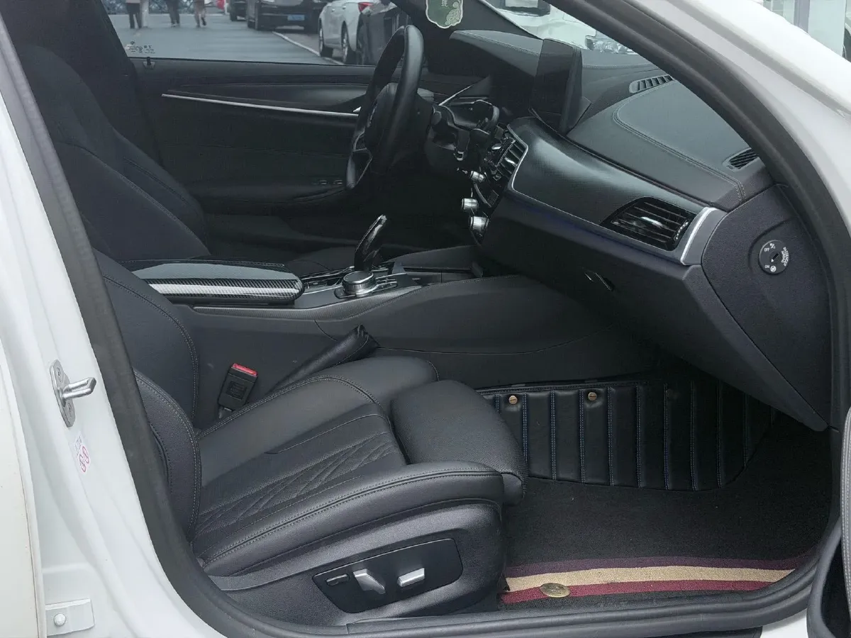 2022 BMW 5 Series 2.0T 184HP L4 8AT,autocango,china used car exporter,china ev exporter,chinese used car exporter,chinese used ev exporter