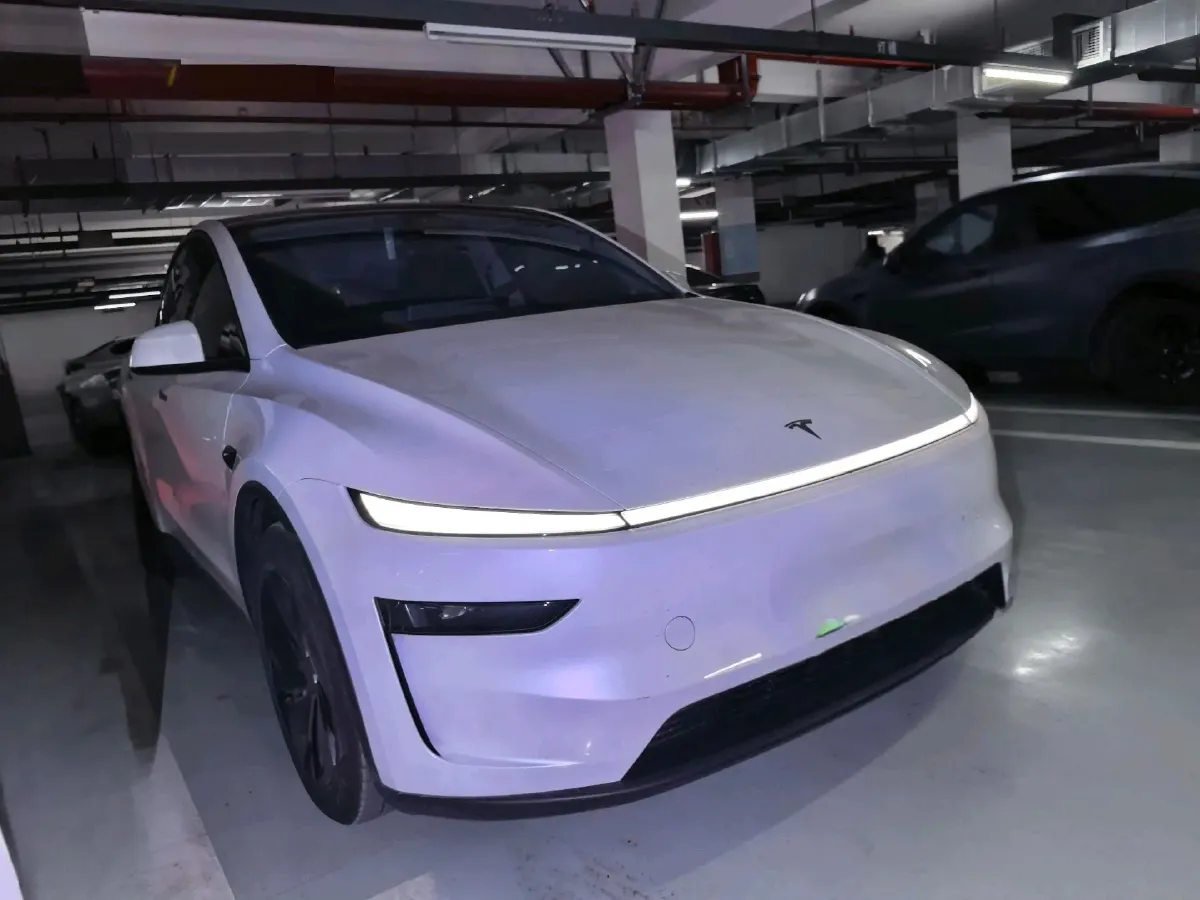 2025 Tesla Model Y BEV 78.4KWH,autocango,china used car exporter,china ev exporter,chinese used car exporter,chinese used ev exporter
