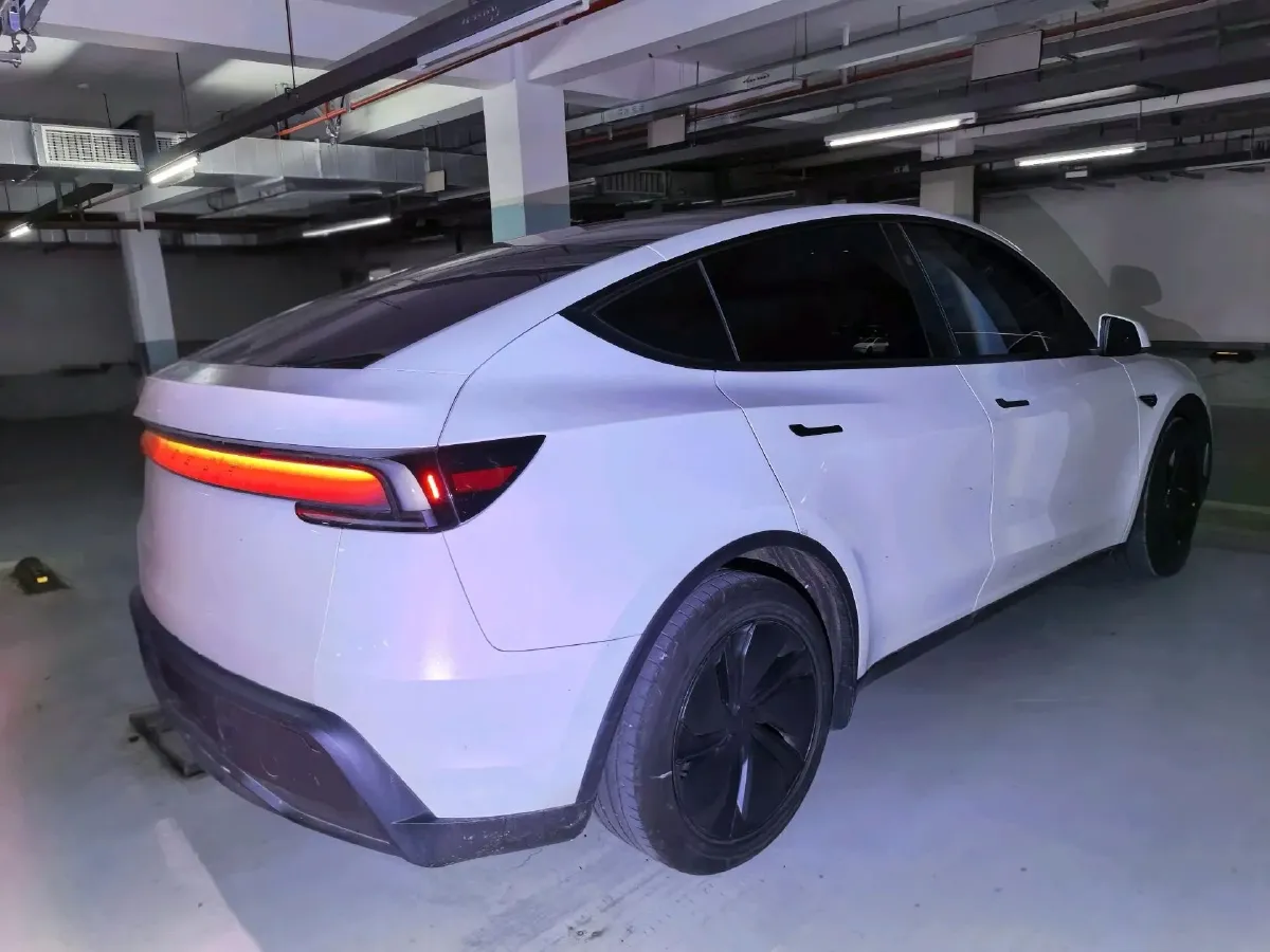 2025 Tesla Model Y BEV 78.4KWH,autocango,china used car exporter,china ev exporter,chinese used car exporter,chinese used ev exporter