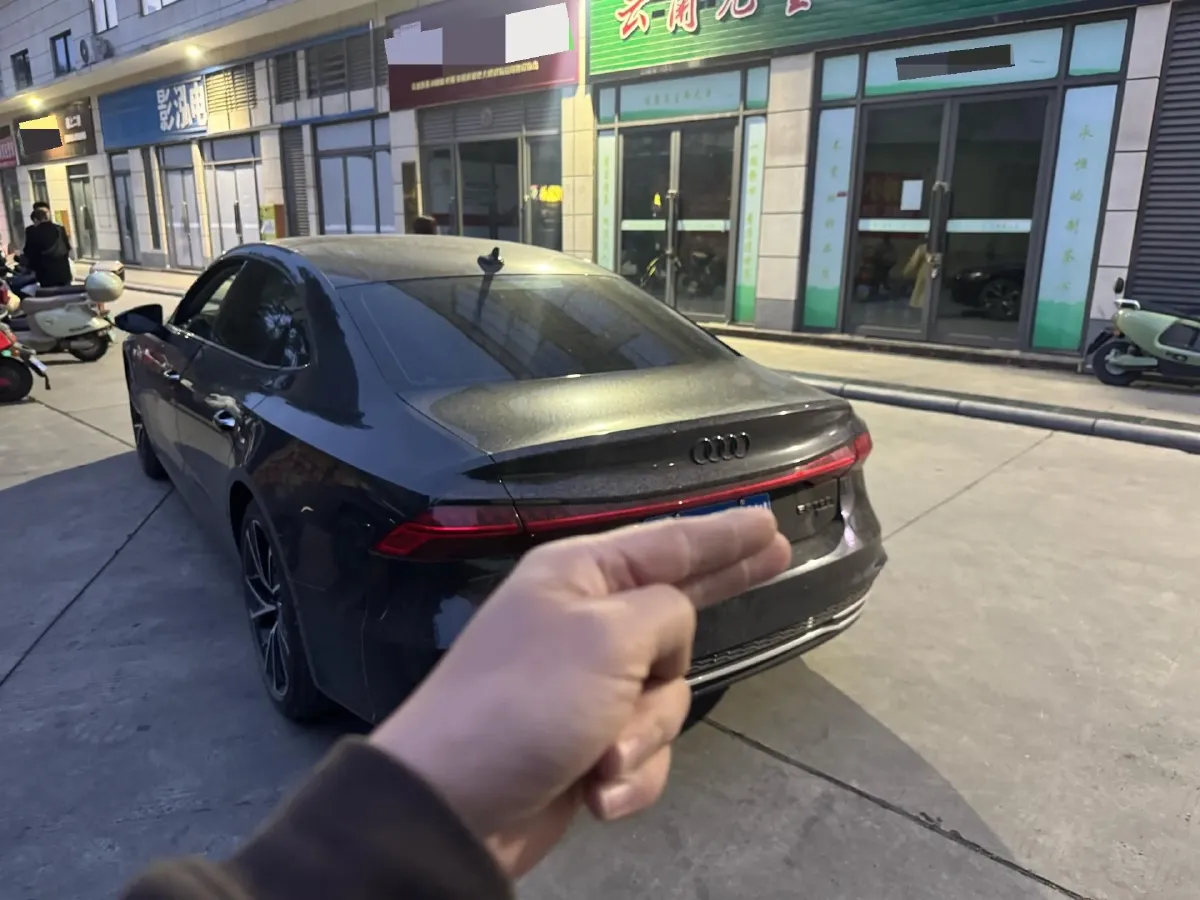 2024 Audi A7L 2.0T 245HP L4 7DCT,autocango,china used car exporter,china ev exporter,chinese used car exporter,chinese used ev exporter