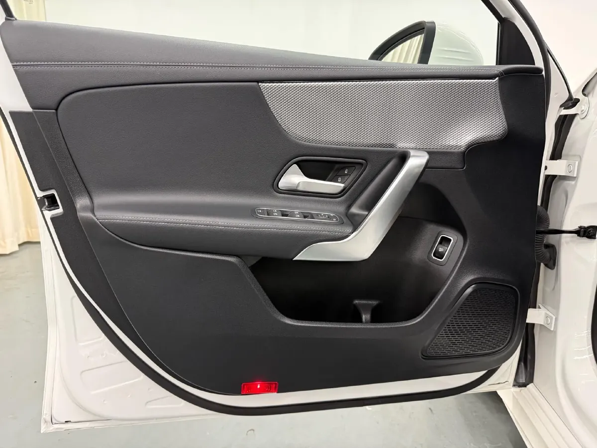 2023 Mercedes-Benz A Class 1.3T 136HP L4 7DCT,autocango,china used car exporter,china ev exporter,chinese used car exporter,chinese used ev exporter