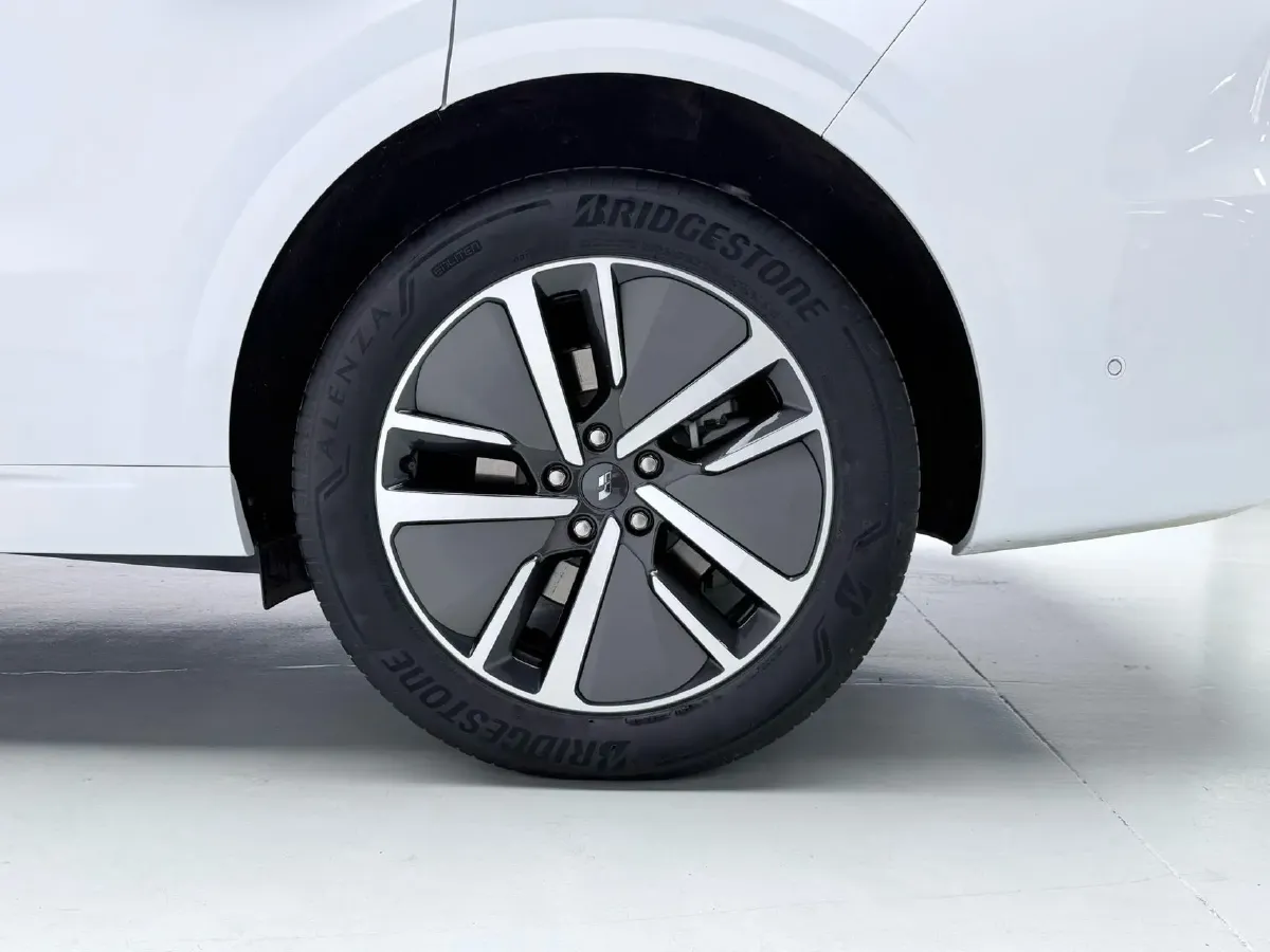 2024 Li L6 Range Extended 154HP L4 REEV 36.8KWH,autocango,china used car exporter,china ev exporter,chinese used car exporter,chinese used ev exporter