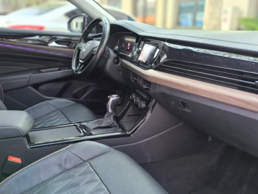 2019 Volkswagen Passat 2.0T 186HP L4 7DCT,autocango,china used car exporter,china ev exporter,chinese used car exporter,chinese used ev exporter