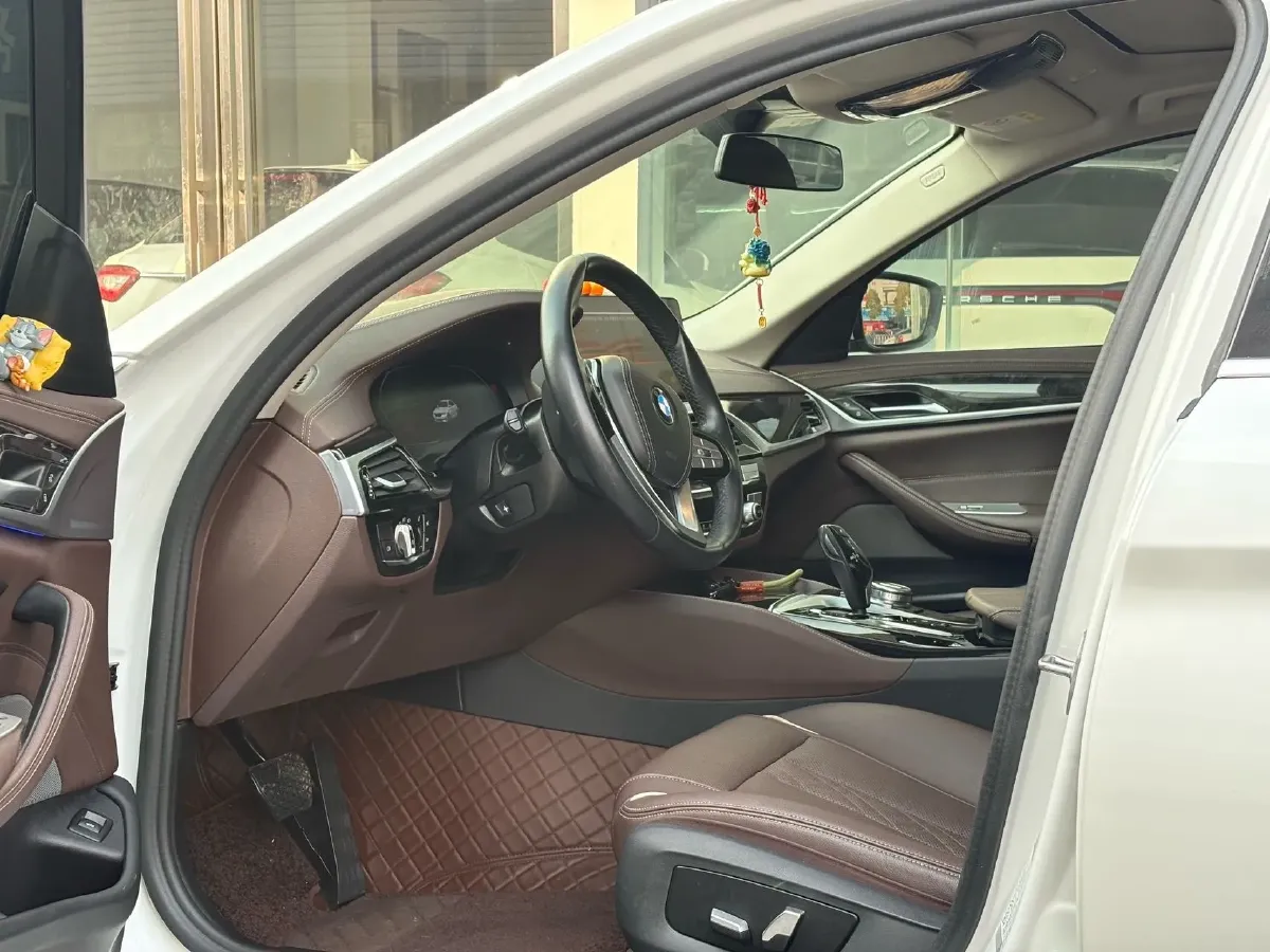 2022 BMW 5 Series 2.0T 184HP L4 8AT,autocango,china used car exporter,china ev exporter,chinese used car exporter,chinese used ev exporter