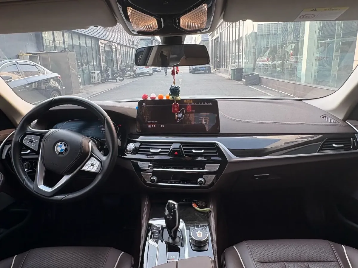 2022 BMW 5 Series 2.0T 184HP L4 8AT,autocango,china used car exporter,china ev exporter,chinese used car exporter,chinese used ev exporter