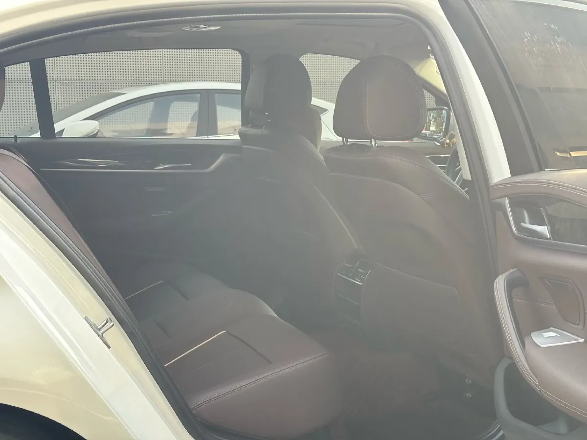 2022 BMW 5 Series 2.0T 184HP L4 8AT,autocango,china used car exporter,china ev exporter,chinese used car exporter,chinese used ev exporter