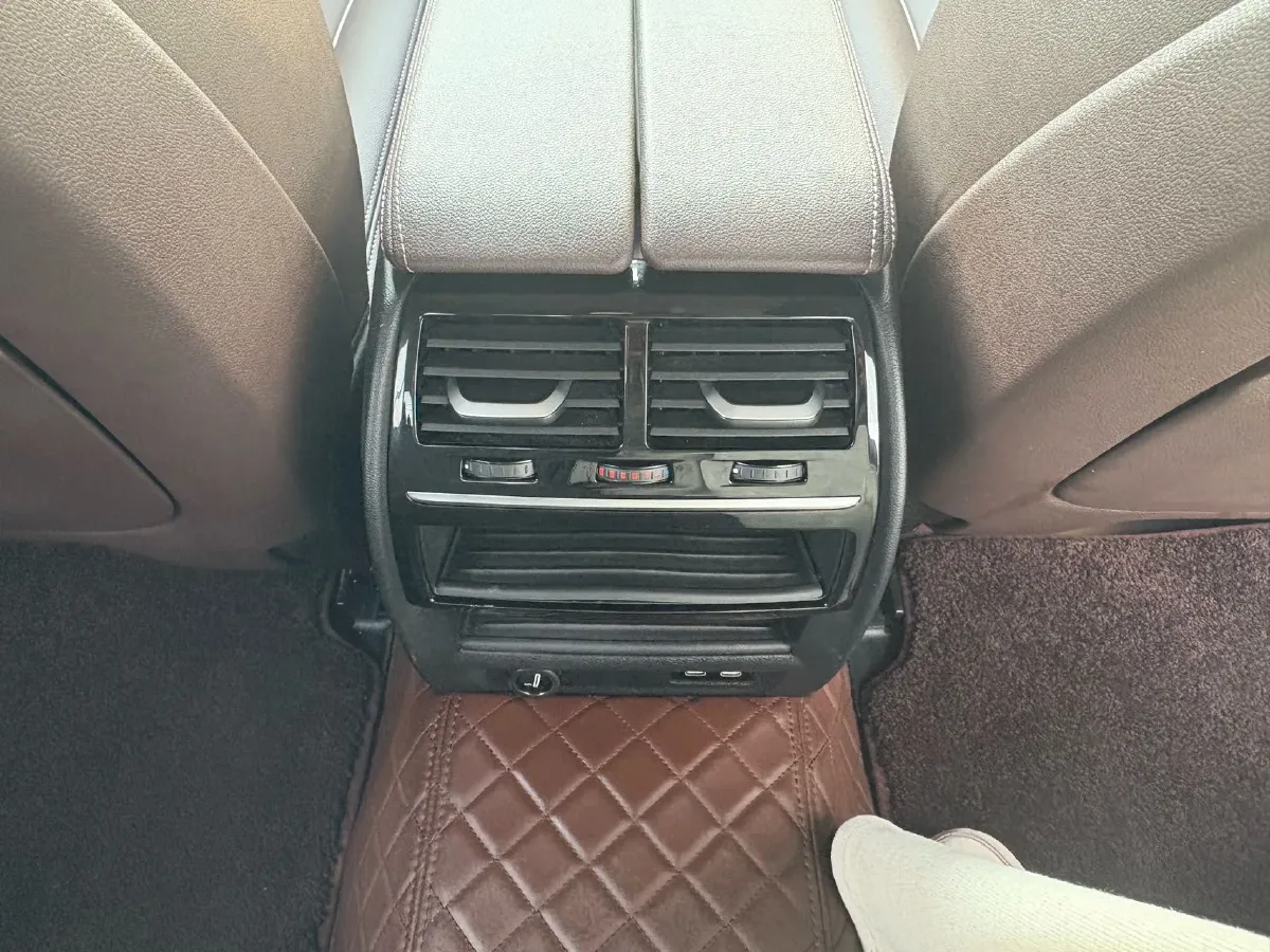 2022 BMW 5 Series 2.0T 184HP L4 8AT,autocango,china used car exporter,china ev exporter,chinese used car exporter,chinese used ev exporter