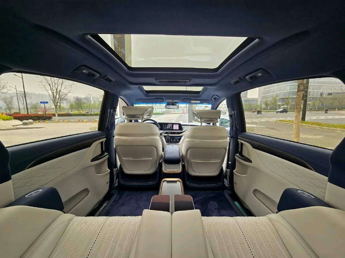 2022 Buick GL8 2.0T 237HP L4 9AT,autocango,china used car exporter,china ev exporter,chinese used car exporter,chinese used ev exporter