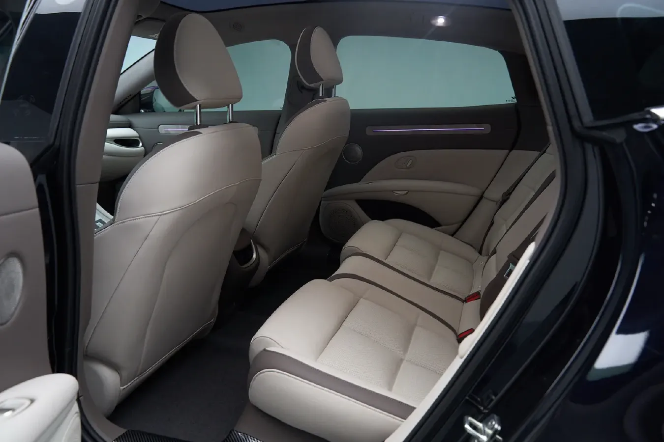 2025 IM L6 BEV,autocango,china used car exporter,china ev exporter,chinese used car exporter,chinese used ev exporter