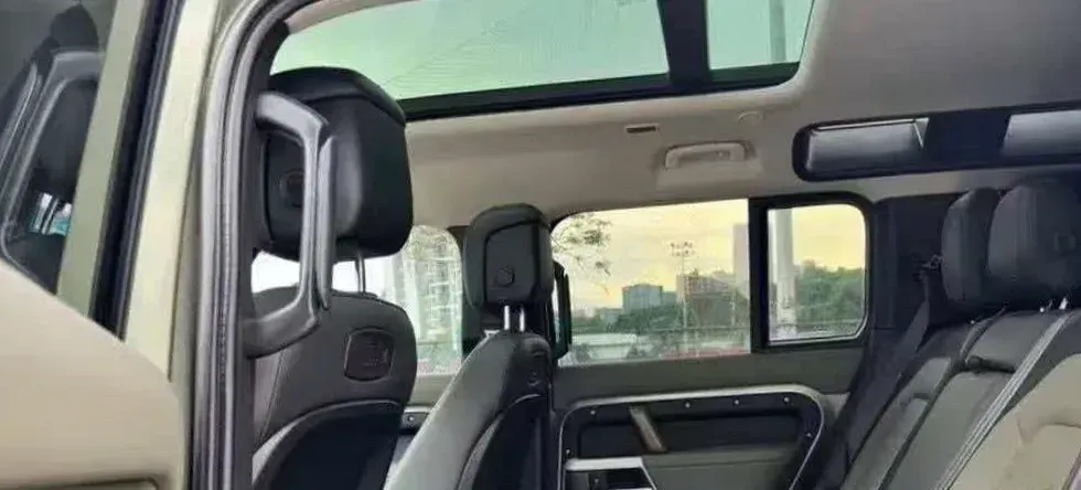 2022 Land Rover Defender 3.0T 400HP L6 8AT,autocango,china used car exporter,china ev exporter,chinese used car exporter,chinese used ev exporter