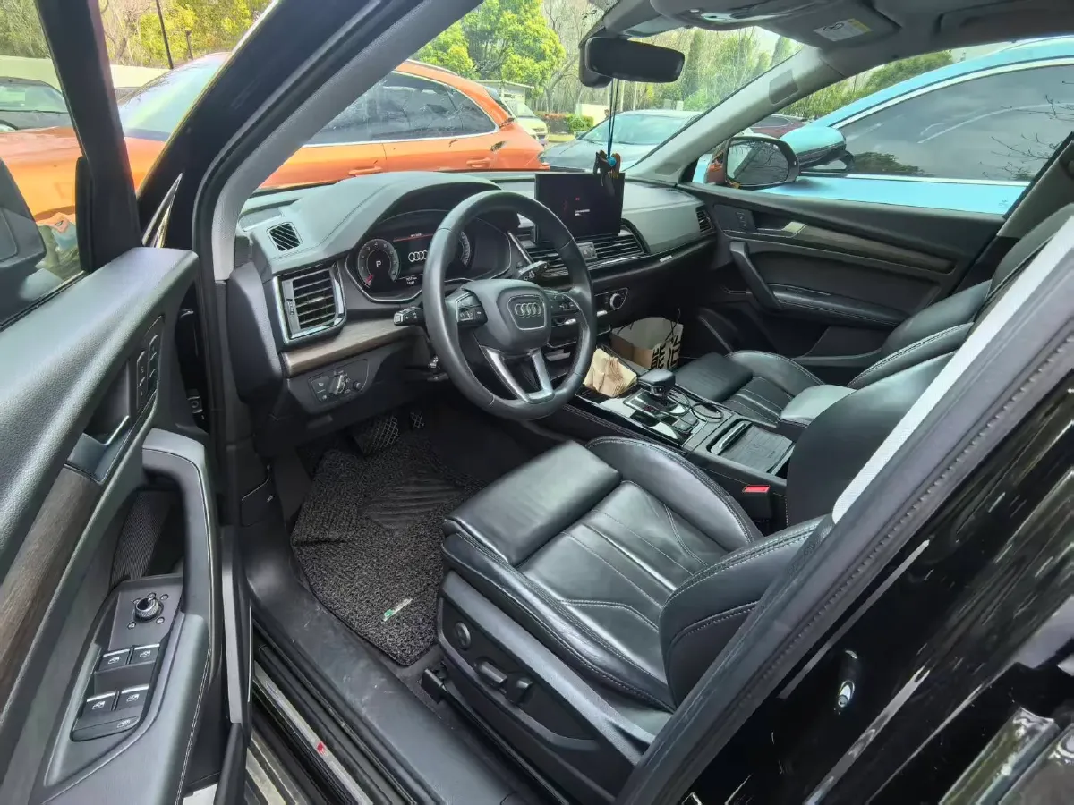 2021 Audi Q5L 2.0T 252HP L4 7DCT,autocango,china used car exporter,china ev exporter,chinese used car exporter,chinese used ev exporter