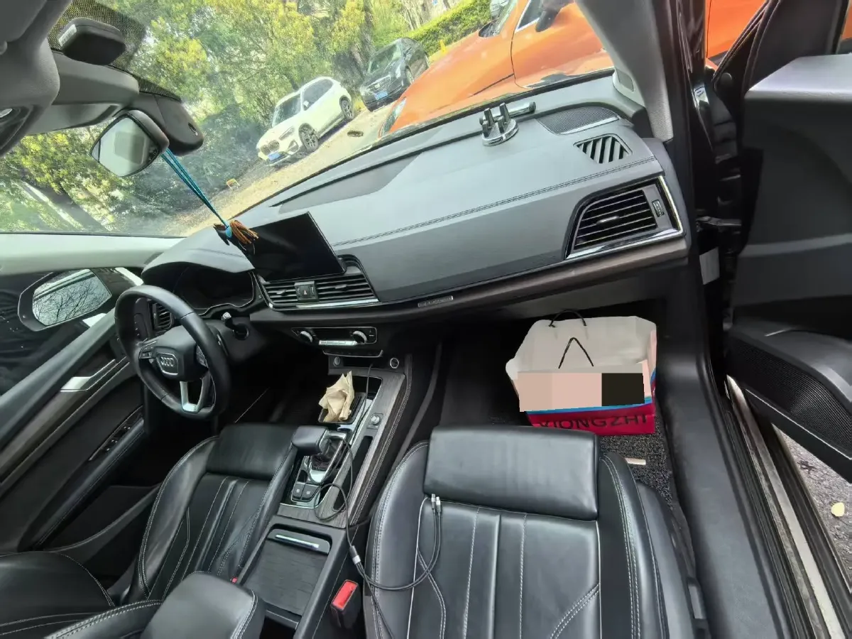 2021 Audi Q5L 2.0T 252HP L4 7DCT,autocango,china used car exporter,china ev exporter,chinese used car exporter,chinese used ev exporter