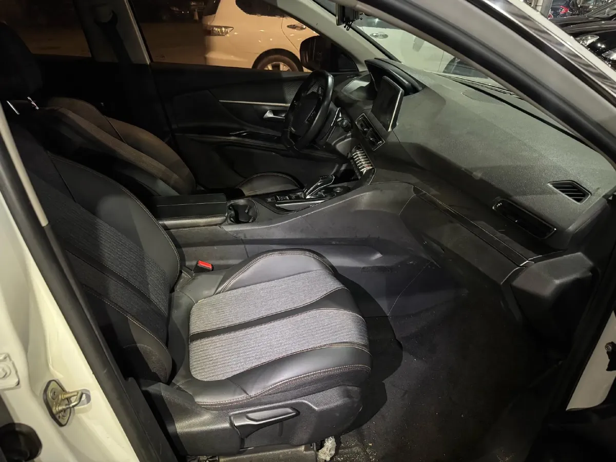 2017 Peugeot 5008 1.6T 167HP L4 6AT,autocango,china used car exporter,china ev exporter,chinese used car exporter,chinese used ev exporter