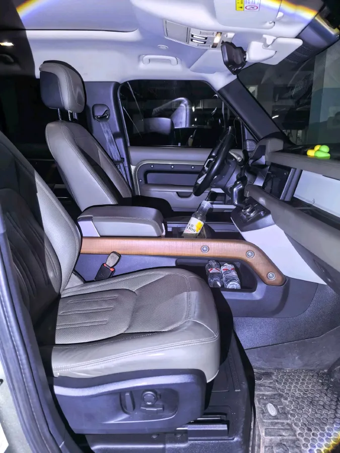 2022 Land Rover Defender 3.0T 400HP L6 8AT,autocango,china used car exporter,china ev exporter,chinese used car exporter,chinese used ev exporter