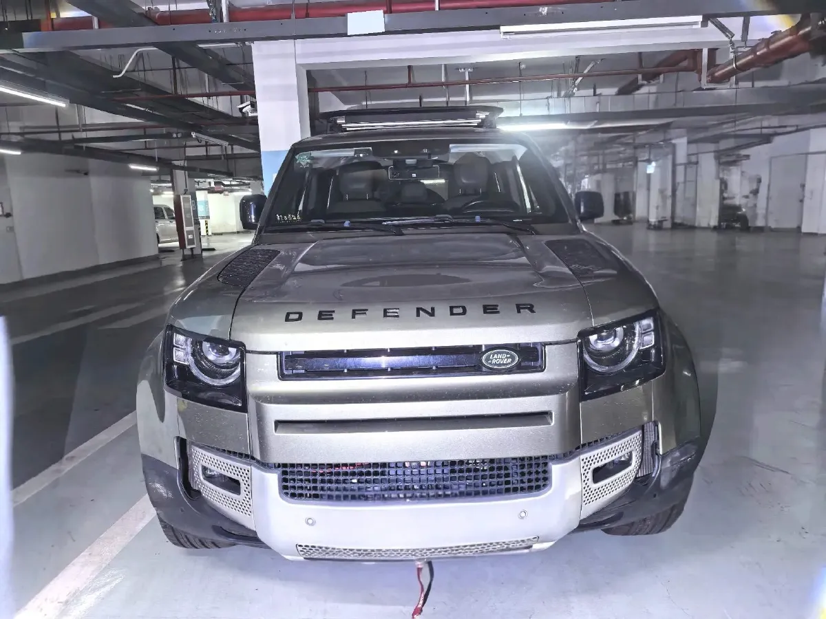 2022 Land Rover Defender 3.0T 400HP L6 8AT,autocango,china used car exporter,china ev exporter,chinese used car exporter,chinese used ev exporter