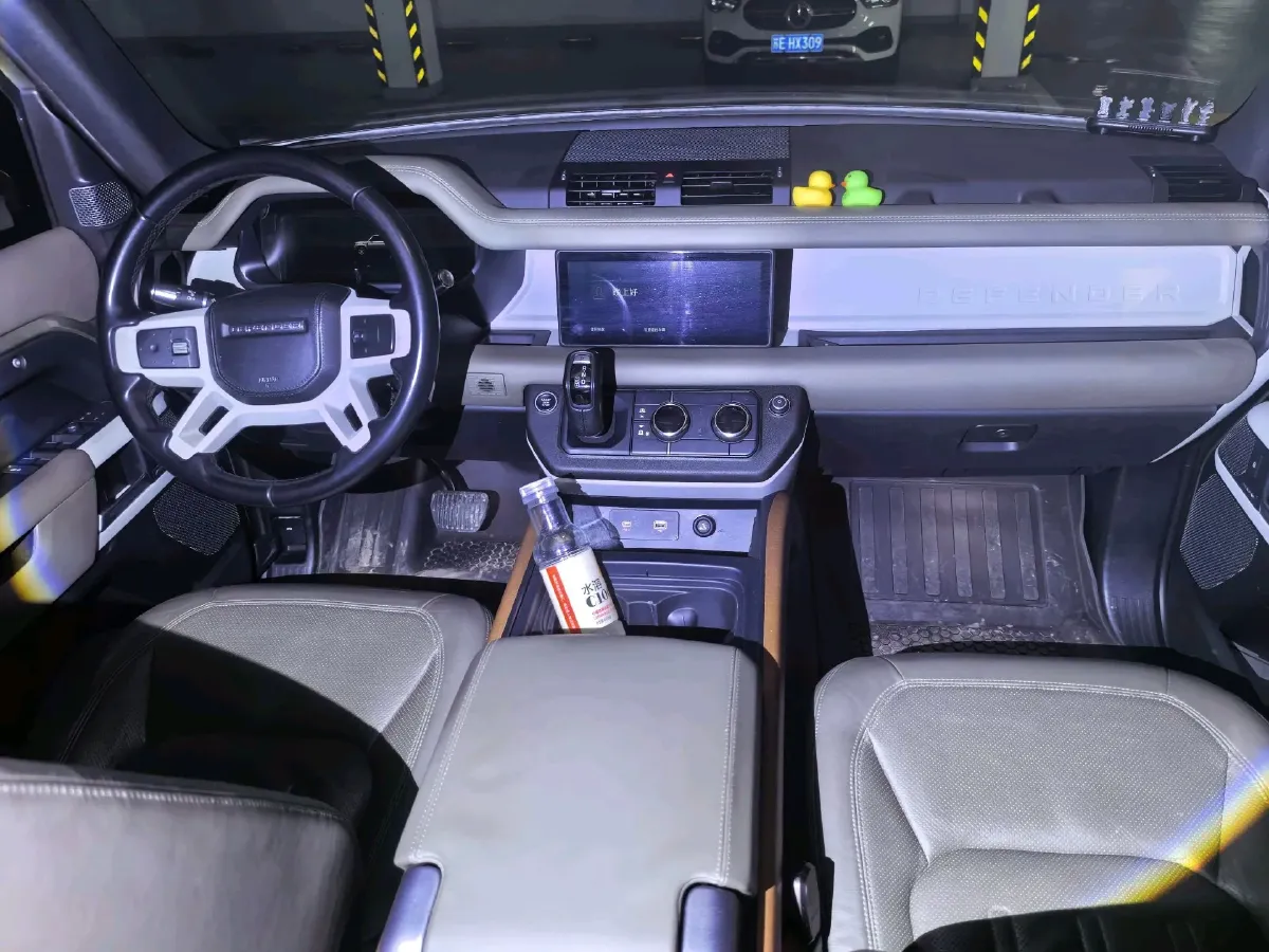 2022 Land Rover Defender 3.0T 400HP L6 8AT,autocango,china used car exporter,china ev exporter,chinese used car exporter,chinese used ev exporter