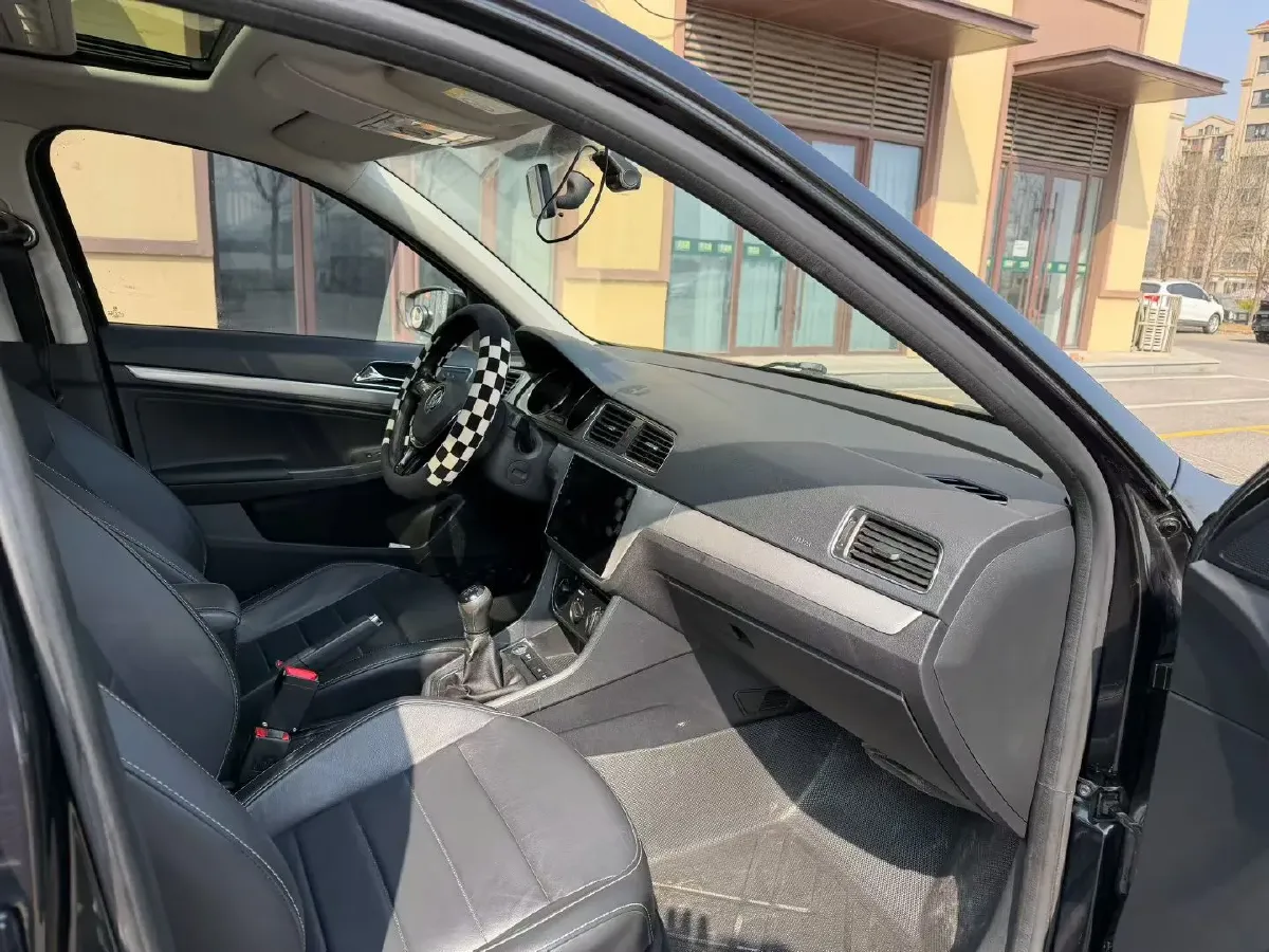 2017 Zotye Damy X7 1.8T 177HP L4 5MT,autocango,china used car exporter,china ev exporter,chinese used car exporter,chinese used ev exporter