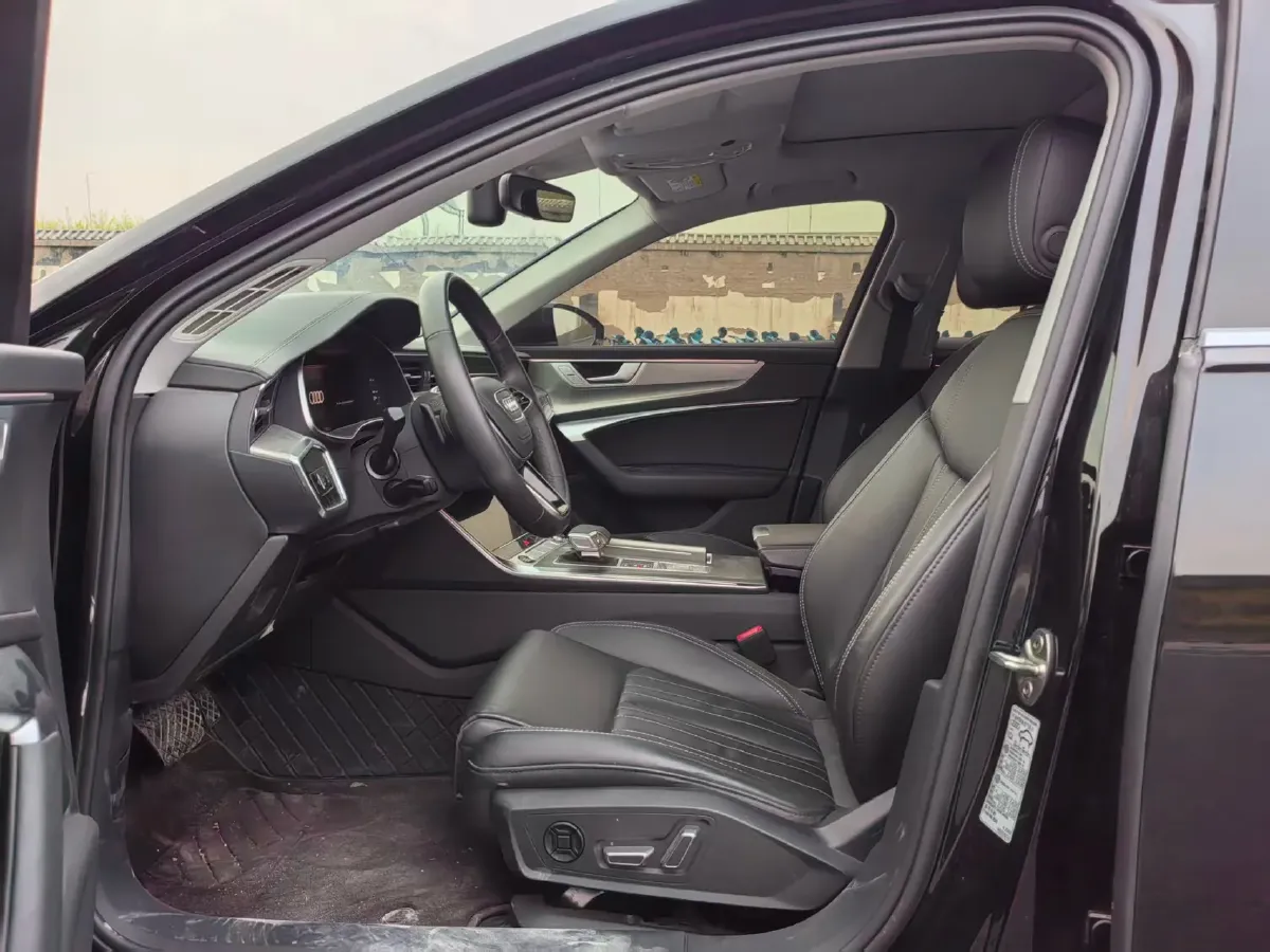 2023 Audi A6L 2.0T 245HP L4 7DCT,autocango,china used car exporter,china ev exporter,chinese used car exporter,chinese used ev exporter