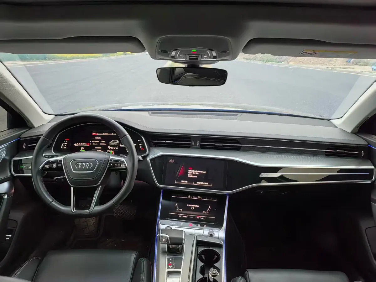 2023 Audi A6L 2.0T 245HP L4 7DCT,autocango,china used car exporter,china ev exporter,chinese used car exporter,chinese used ev exporter