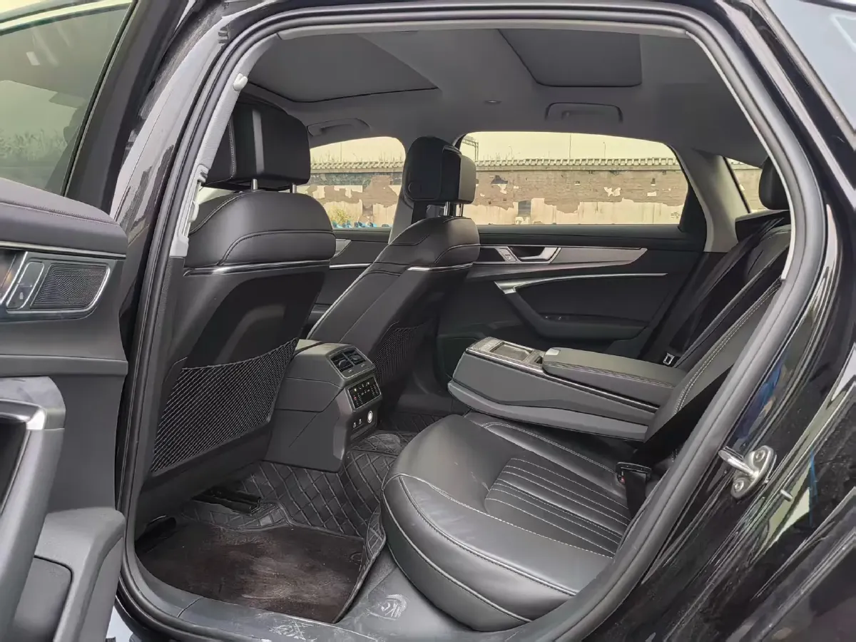 2023 Audi A6L 2.0T 245HP L4 7DCT,autocango,china used car exporter,china ev exporter,chinese used car exporter,chinese used ev exporter