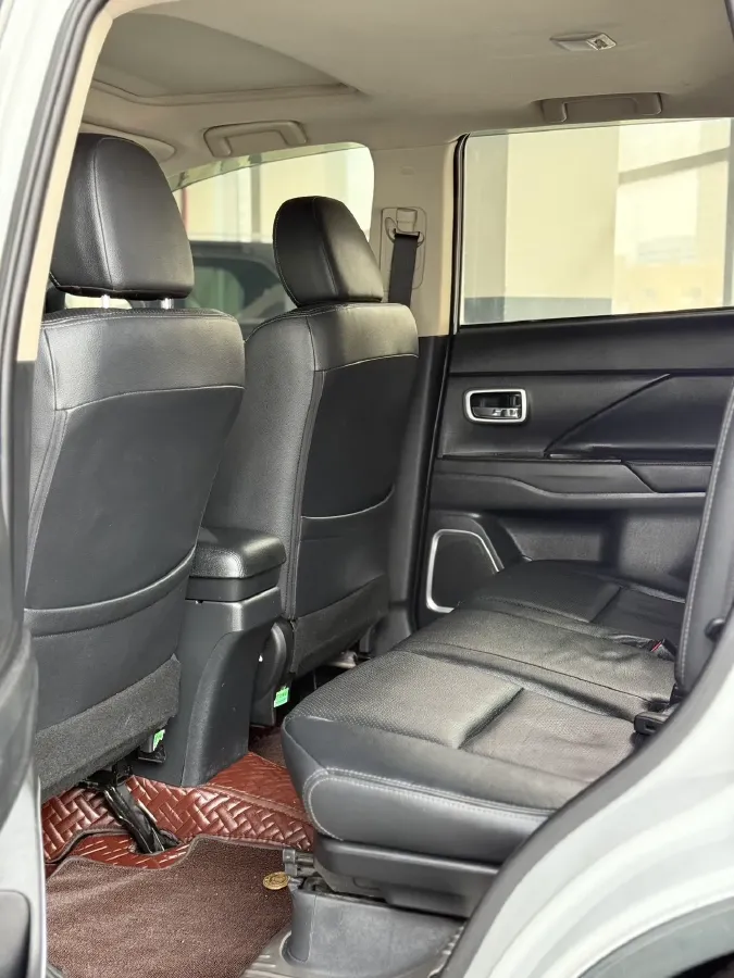 2018 Mitsubishi Outlander 2.4L 192HP L4 CVT,autocango,china used car exporter,china ev exporter,chinese used car exporter,chinese used ev exporter