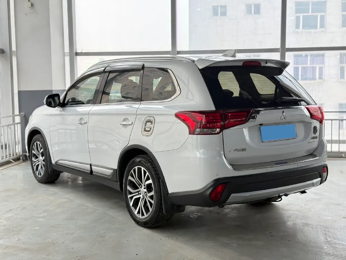 2018 Mitsubishi Outlander 2.4L 192HP L4 CVT,autocango,china used car exporter,china ev exporter,chinese used car exporter,chinese used ev exporter