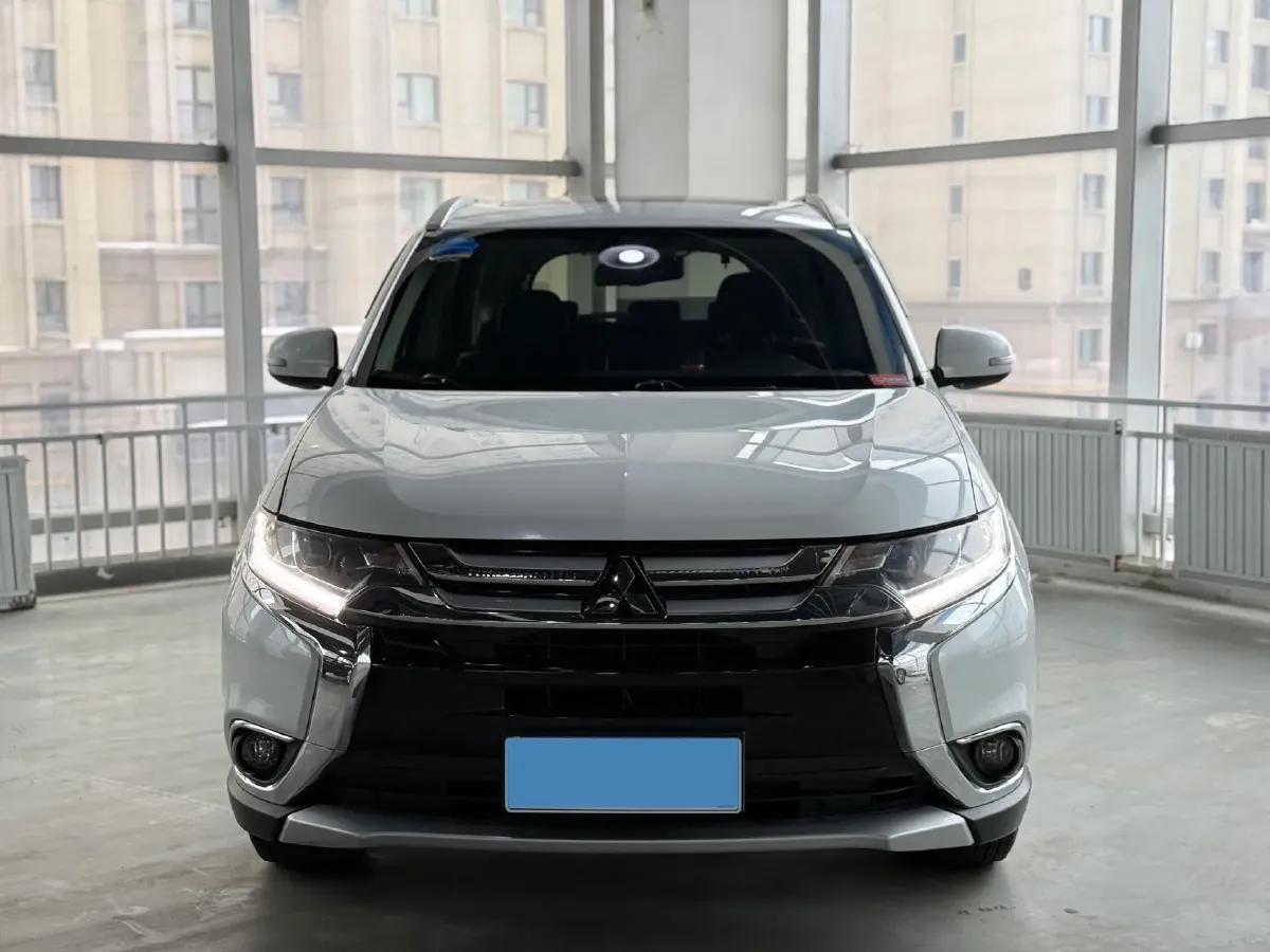2018 Mitsubishi Outlander 2.4L 192HP L4 CVT,autocango,china used car exporter,china ev exporter,chinese used car exporter,chinese used ev exporter