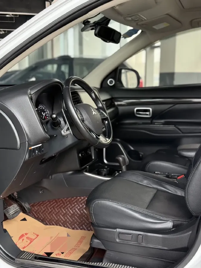 2018 Mitsubishi Outlander 2.4L 192HP L4 CVT,autocango,china used car exporter,china ev exporter,chinese used car exporter,chinese used ev exporter