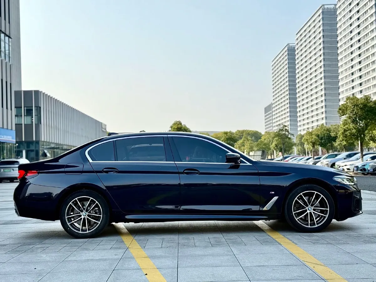 2022 BMW 5 Series 2.0T 184HP L4 8AT,autocango,china used car exporter,china ev exporter,chinese used car exporter,chinese used ev exporter